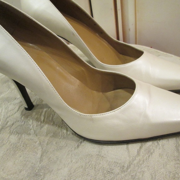 Stuart Weiztman women's satin pearl pump pointy shoes Sz 9 - Picture 2 of 16